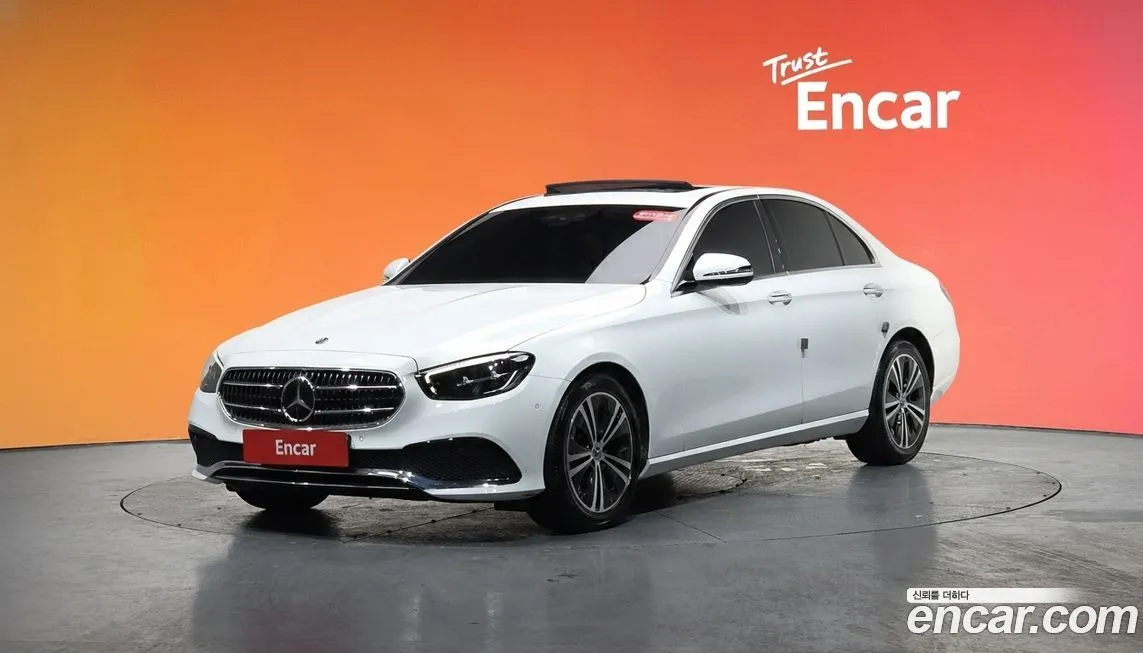 Mercedes-Benz E-Class — фото 1