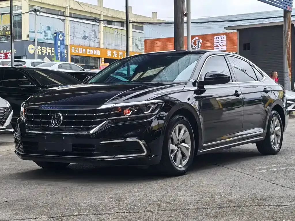 Volkswagen Passat — фото 1