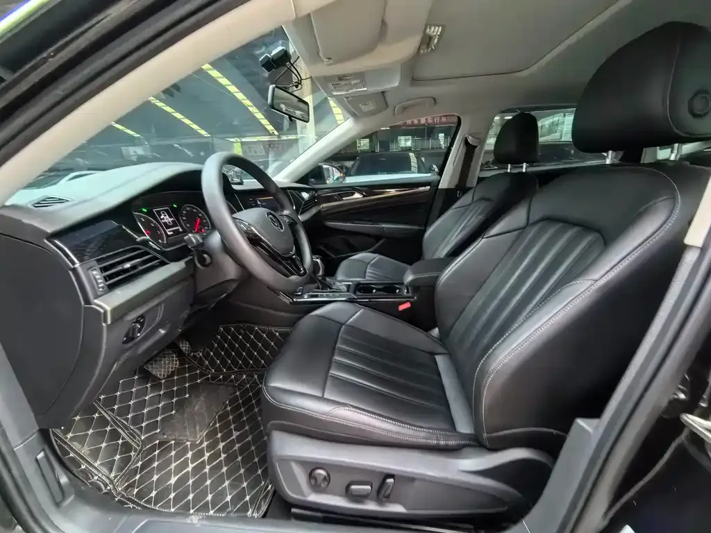 Volkswagen Passat — фото 7