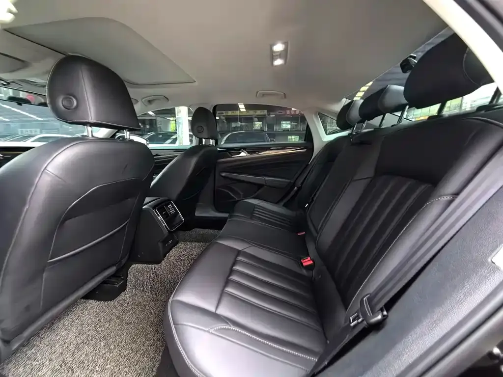 Volkswagen Passat — фото 8