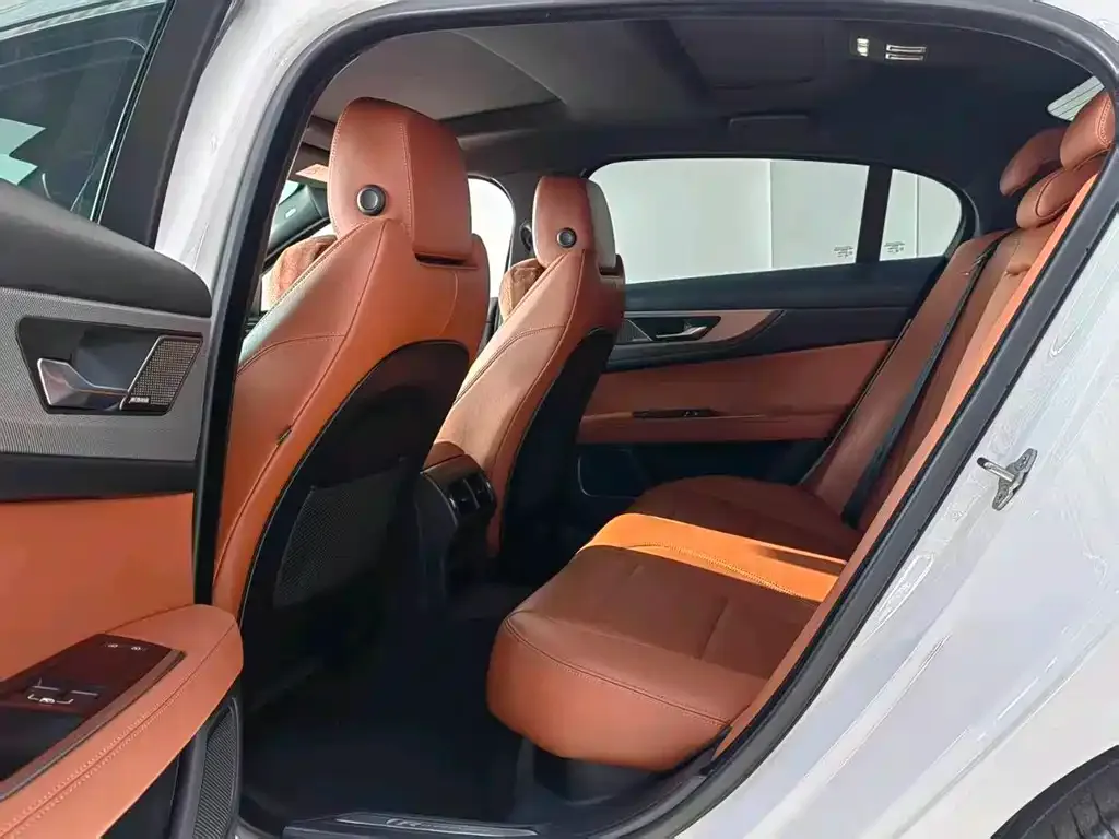 Jaguar XEL 2024 из CN, фото 4