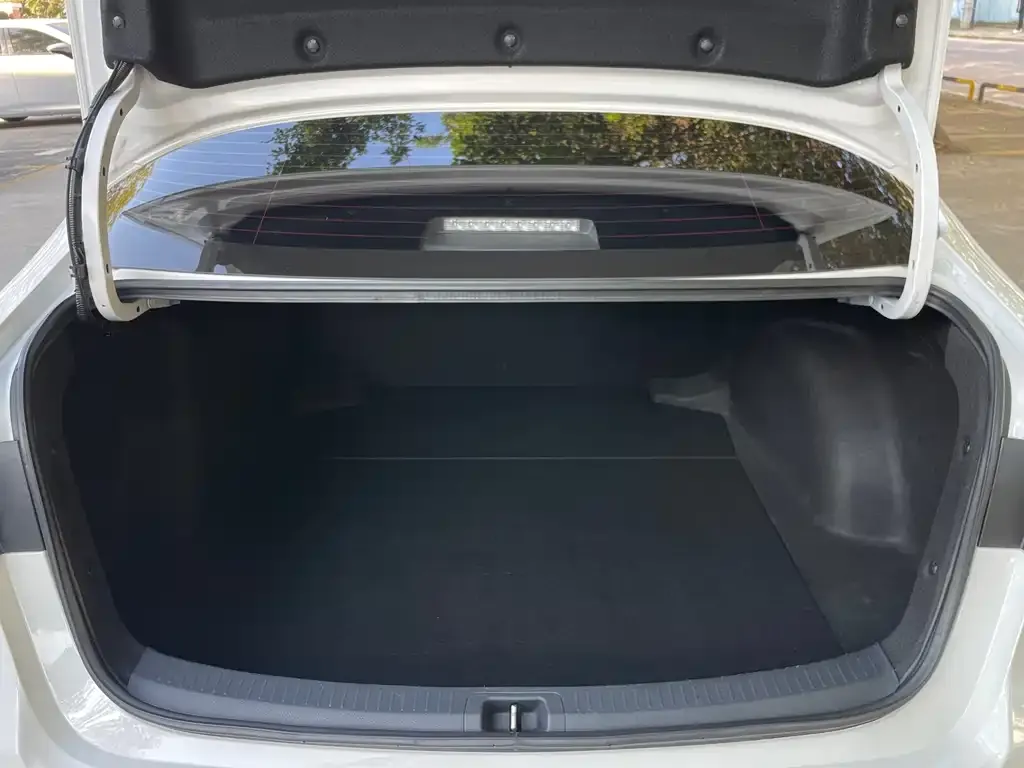 Toyota Corolla 2023 из CN, фото 3