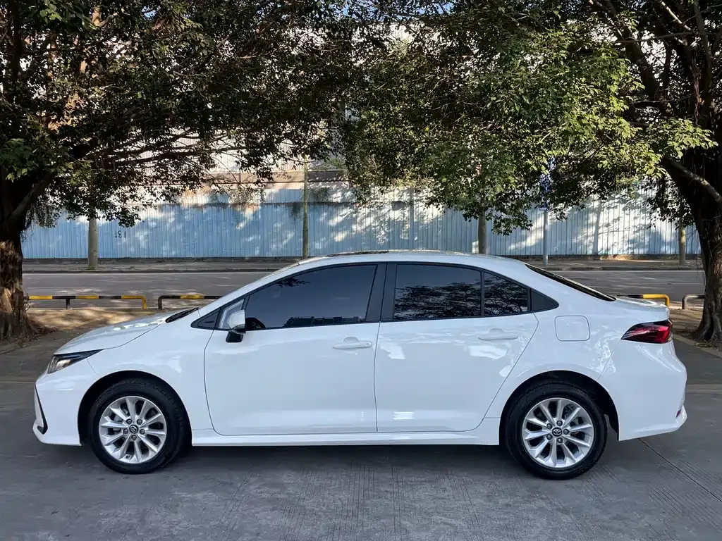 Toyota Corolla 2023 из CN, фото 10
