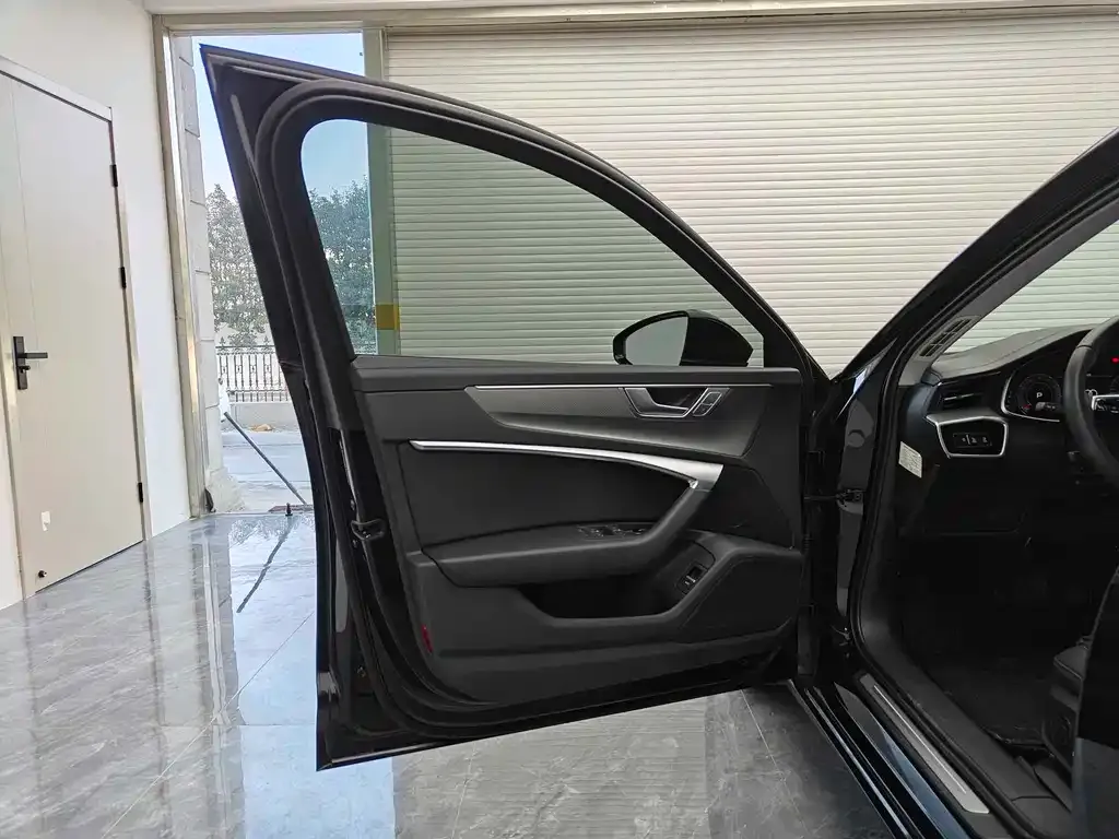 Audi A6L 2024 из CN, фото 8
