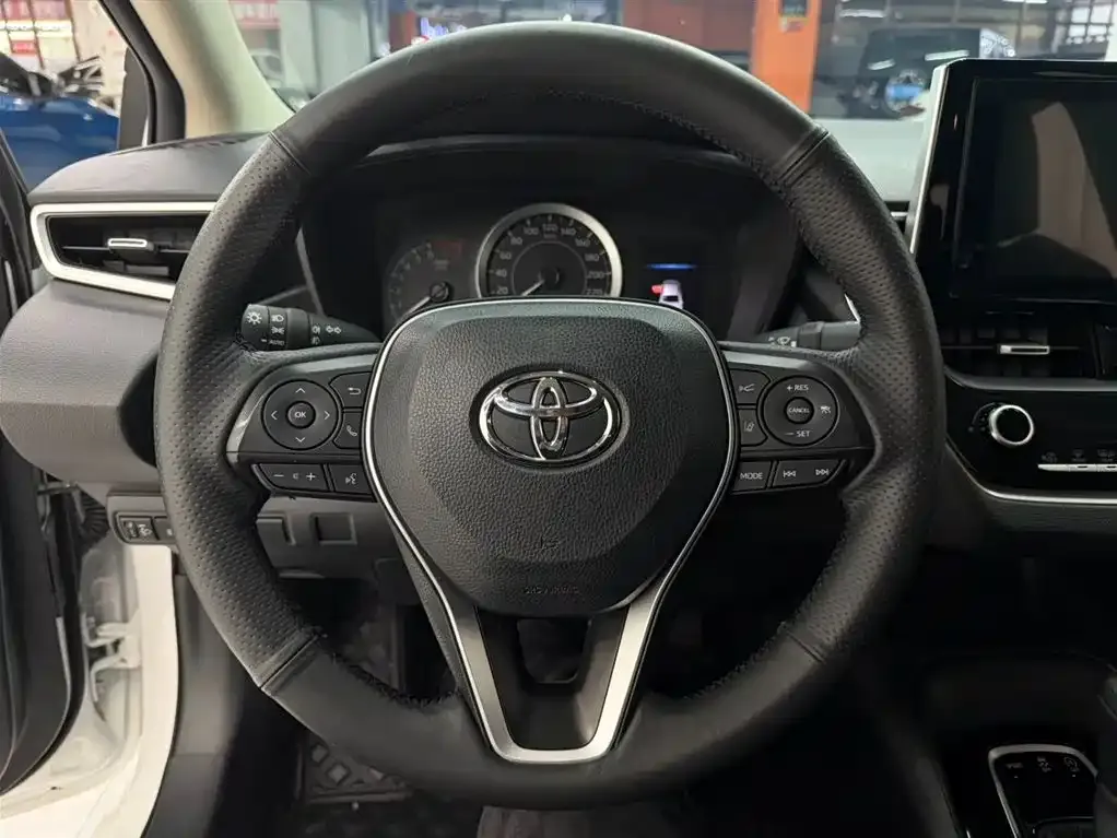 Toyota Corolla — фото 8