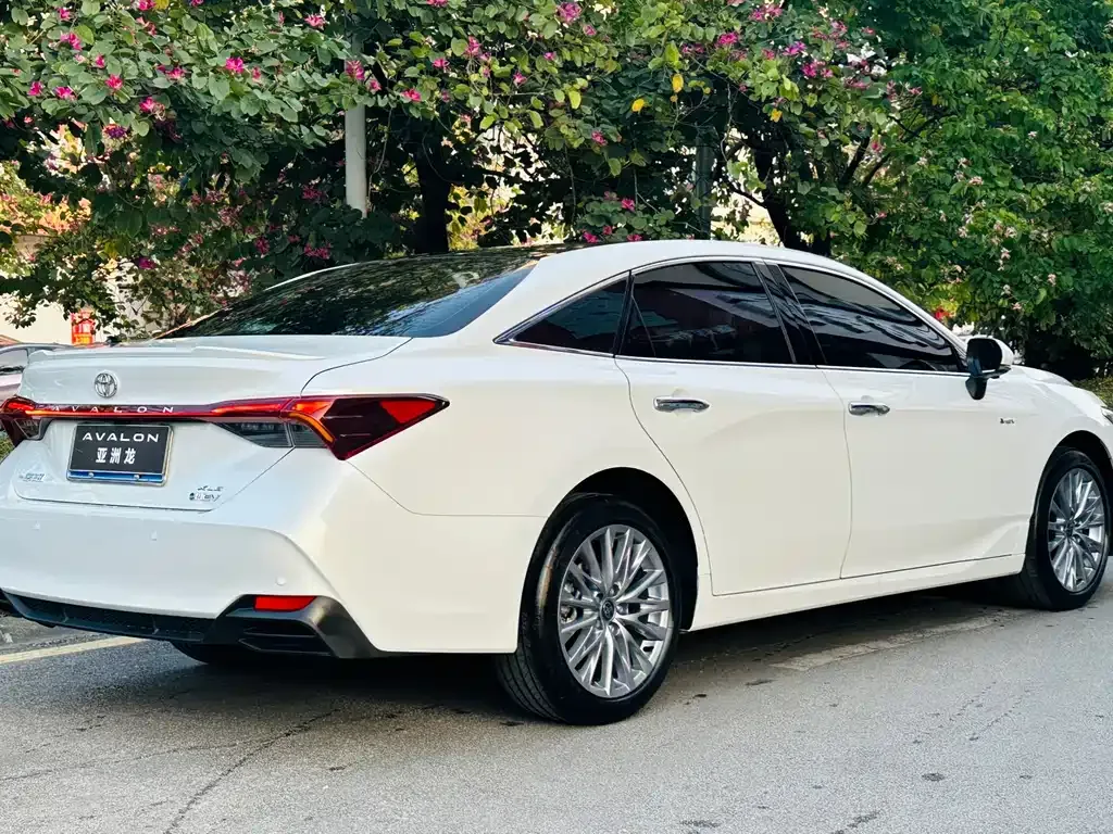 Toyota Avalon — фото 8