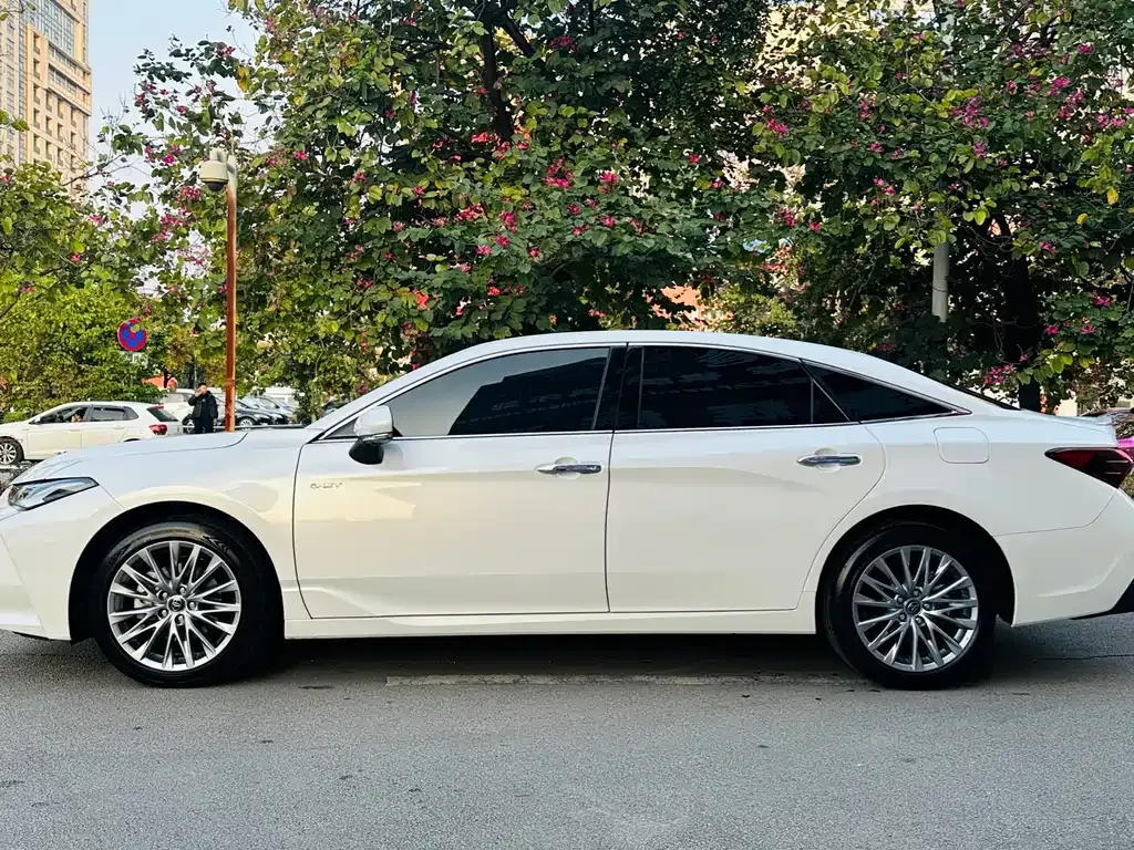 Toyota Avalon — фото 10