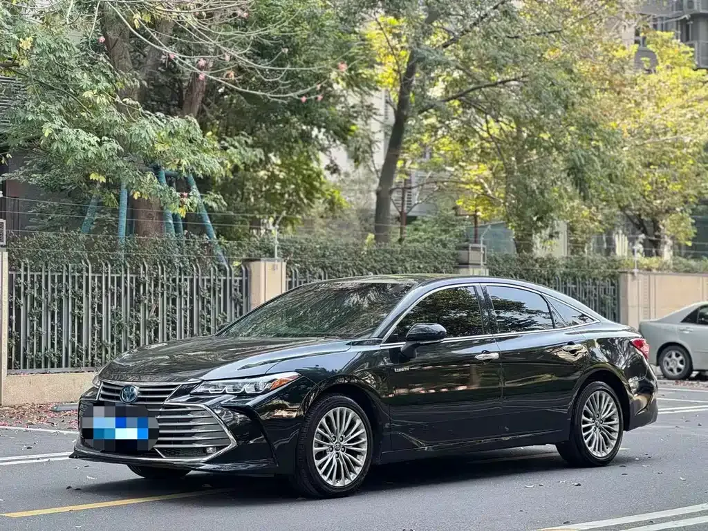 Toyota Avalon — фото 1