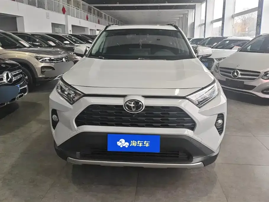 Toyota RAV4 — фото 7