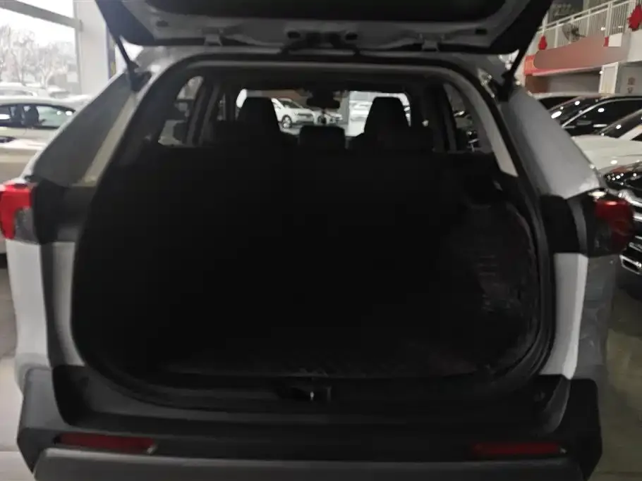 Toyota RAV4 — фото 3