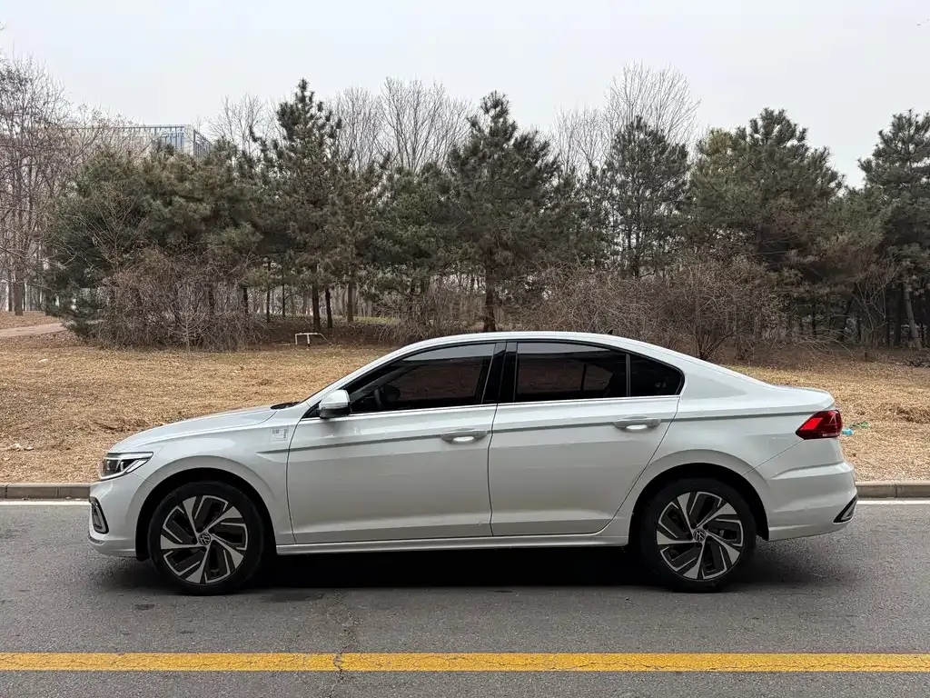 Volkswagen Bora 2024 из CN, фото 10