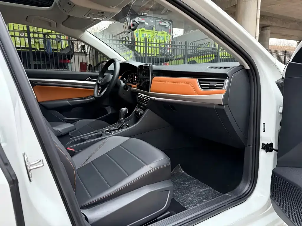 Volkswagen Bora 2024 из CN, фото 3