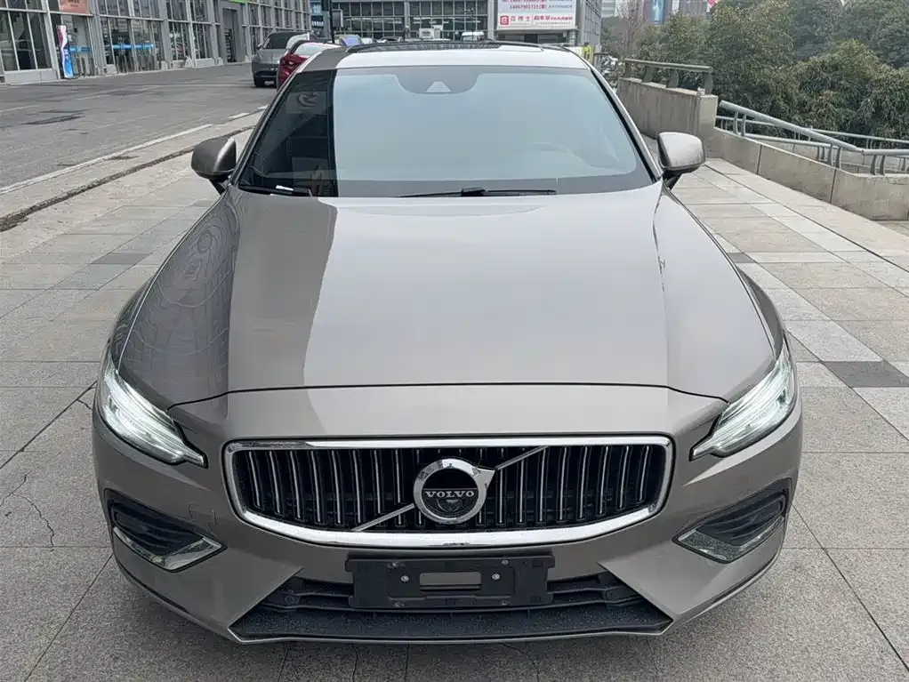 Volvo S60 2021 из CN, фото 8