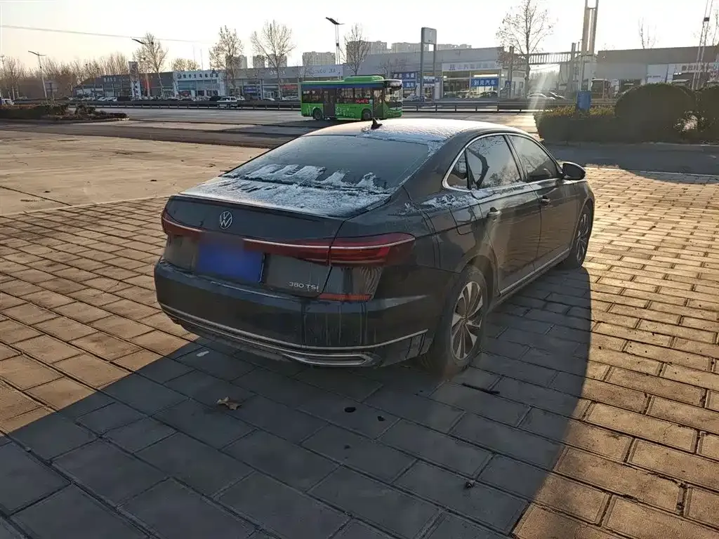Volkswagen Passat 2023 из CN, фото 2