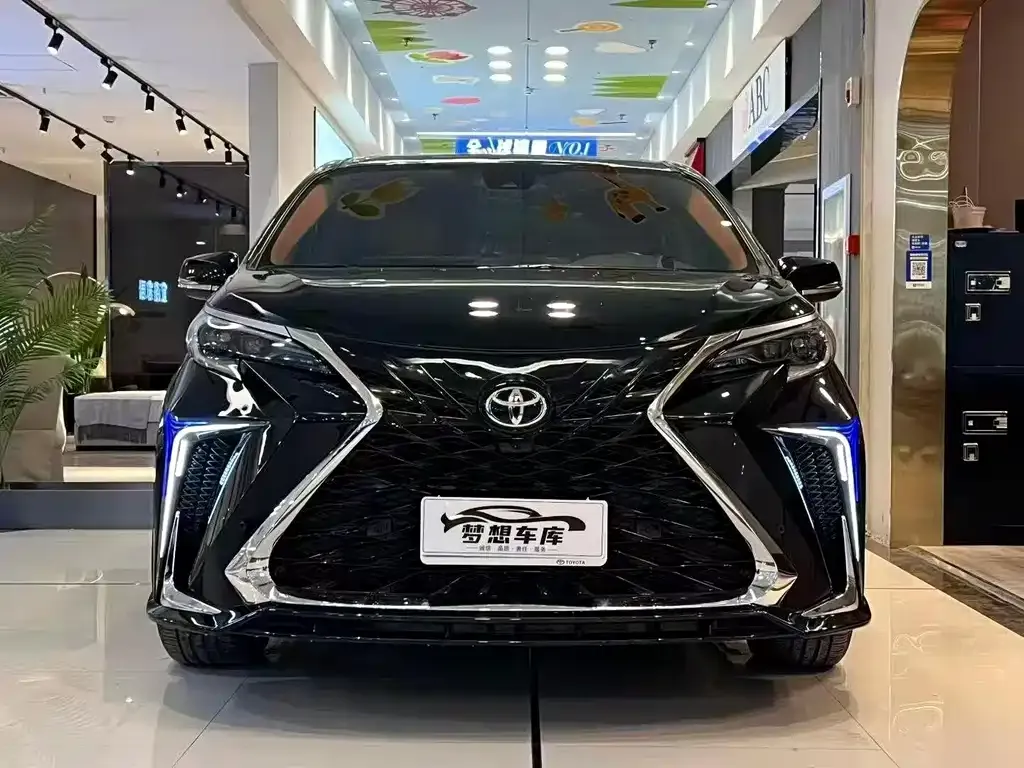 Toyota Sienna 2024 из CN, фото 1
