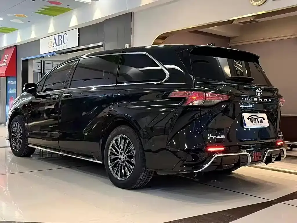 Toyota Sienna 2024 из CN, фото 2