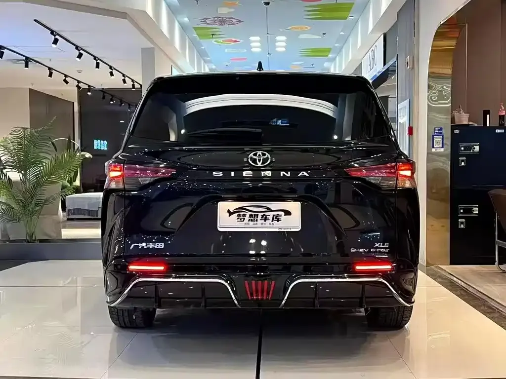 Toyota Sienna 2024 из CN, фото 3