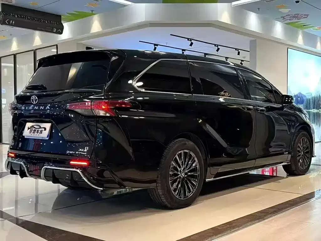 Toyota Sienna 2024 из CN, фото 4