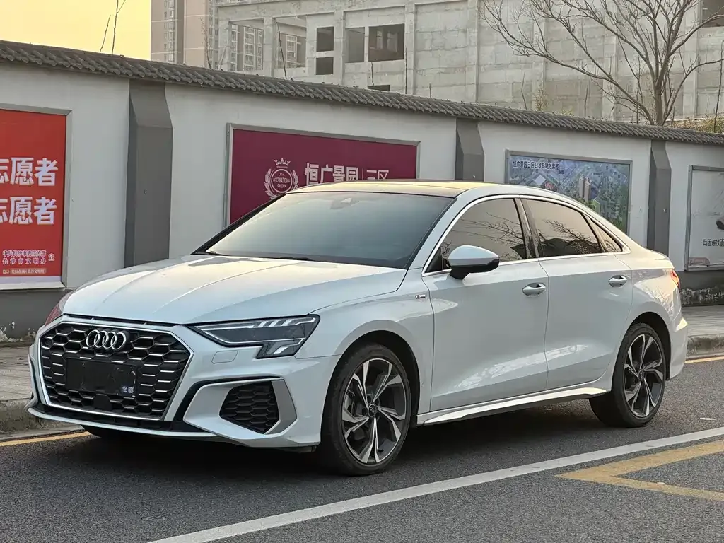 Audi A3 2023 из CN, фото 1