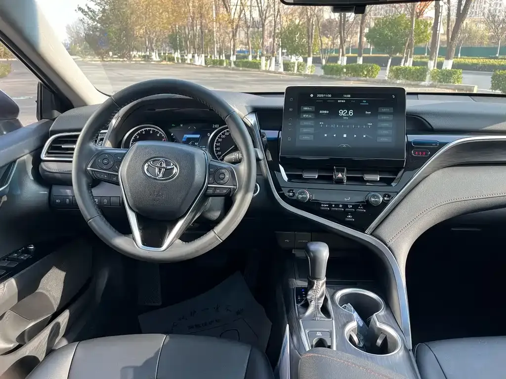 Toyota Camry 2023 из CN, фото 2