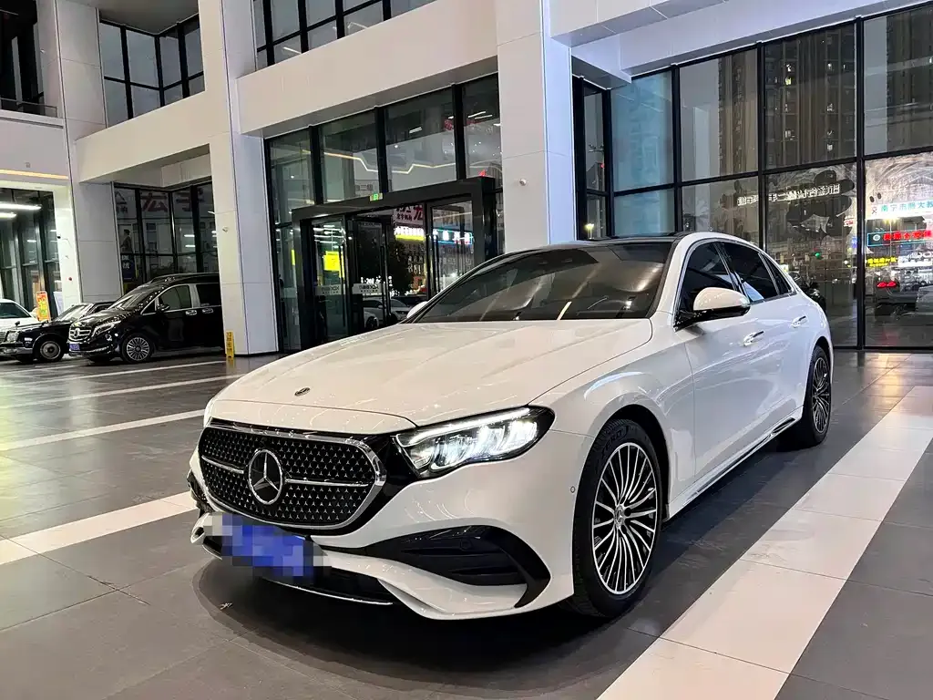 Mercedes-Benz E-Class — фото 1