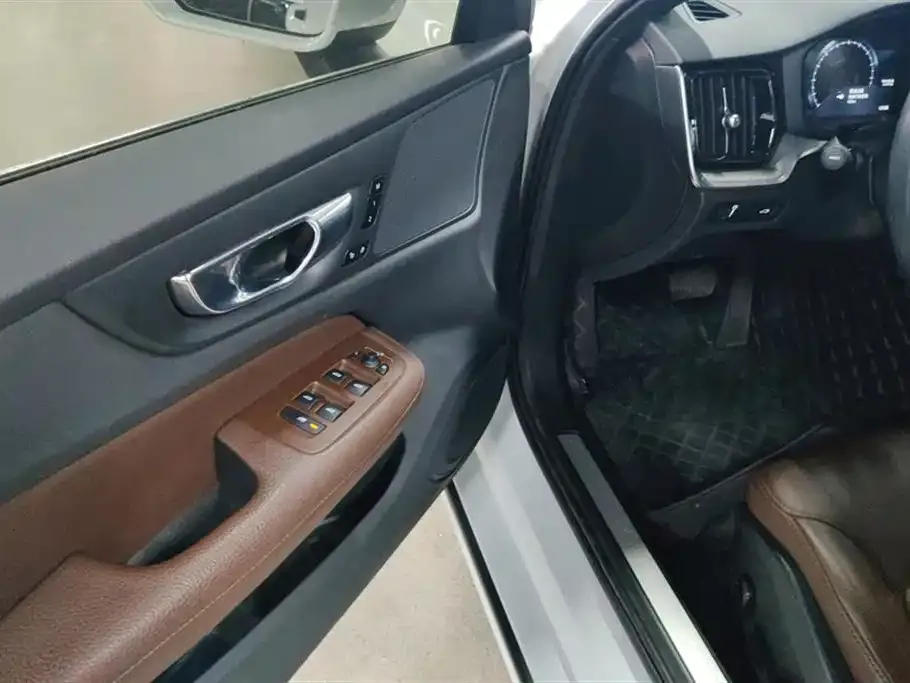 Volvo S60 2022 из CN, фото 7
