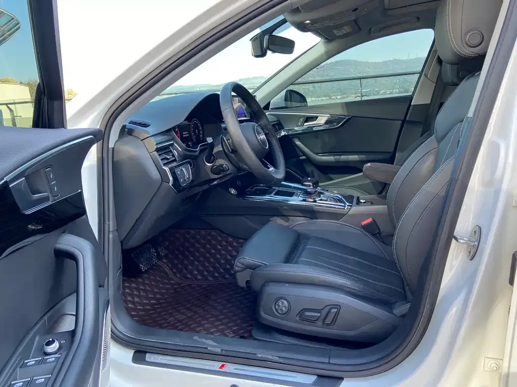 Audi A4L 2021 из CN, фото 2