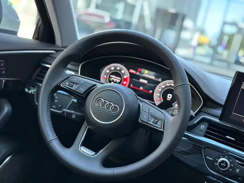 Audi A4L 2021 из CN, фото 3
