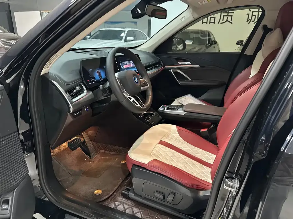 BMW iX1 2024 из CN, фото 9