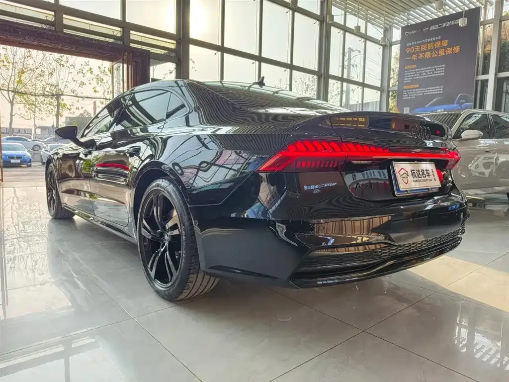 Audi A7L 2023 из CN, фото 10