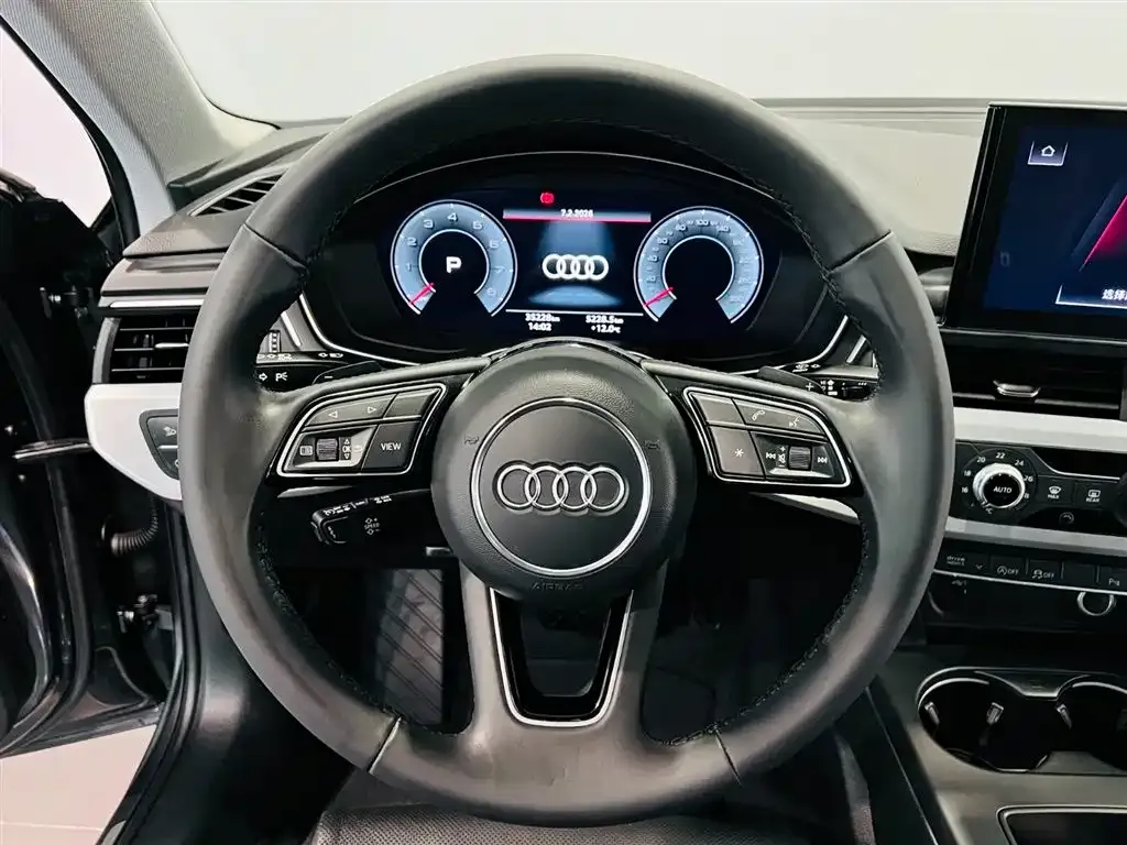 Audi A4L — фото 9