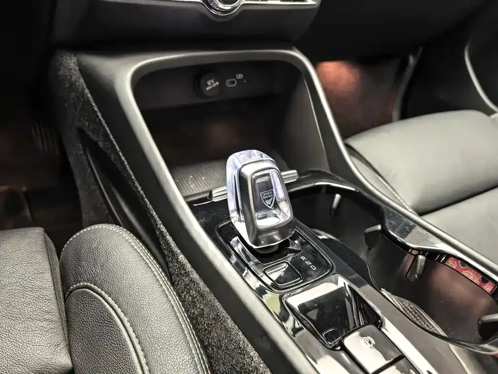 Volvo XC40 2024 из CN, фото 10