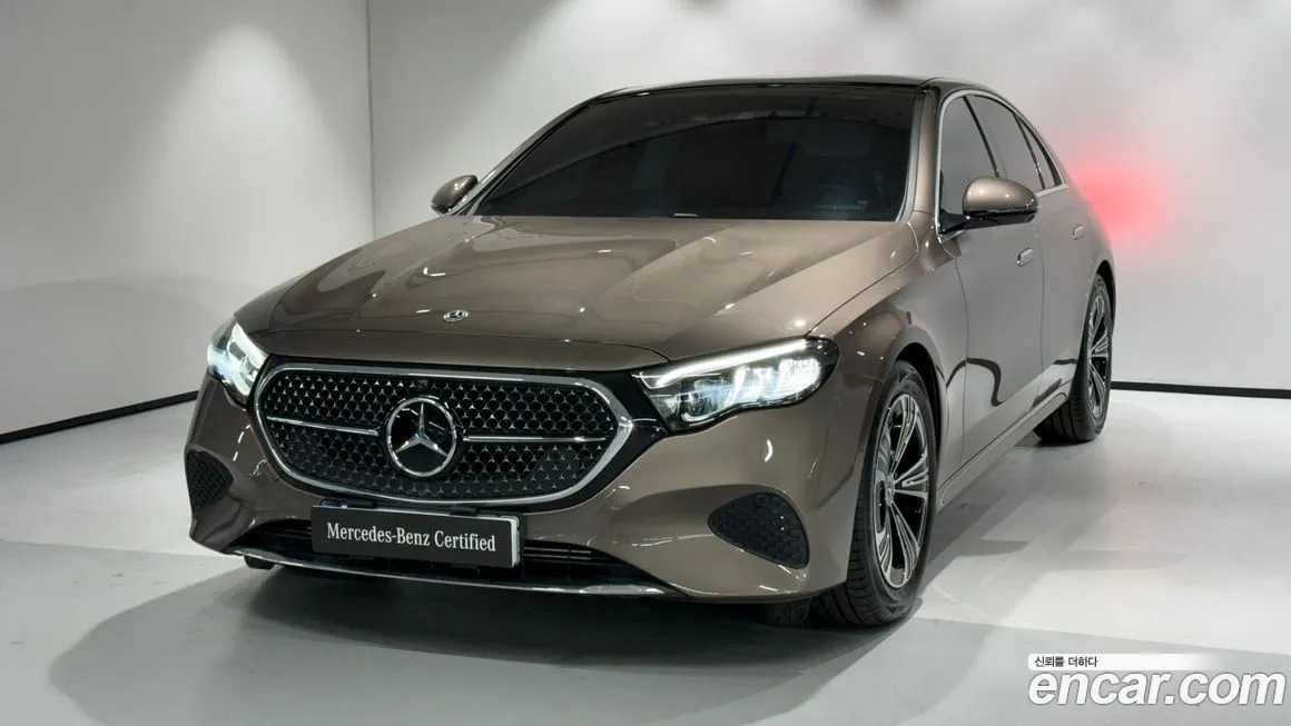 Mercedes-Benz E-Class — фото 1