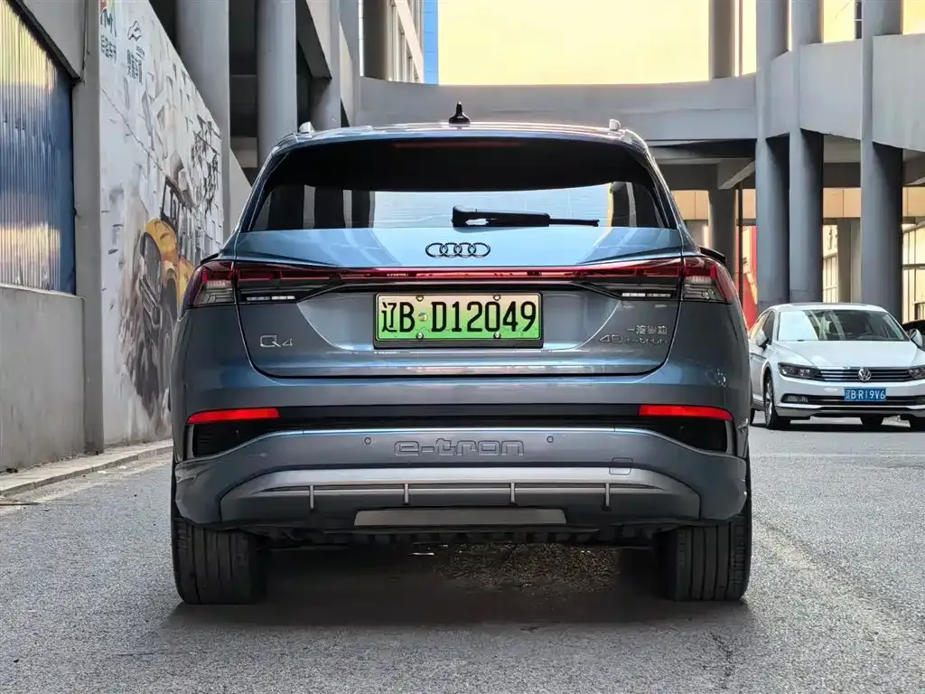 Audi Q4 e-tron — фото 2