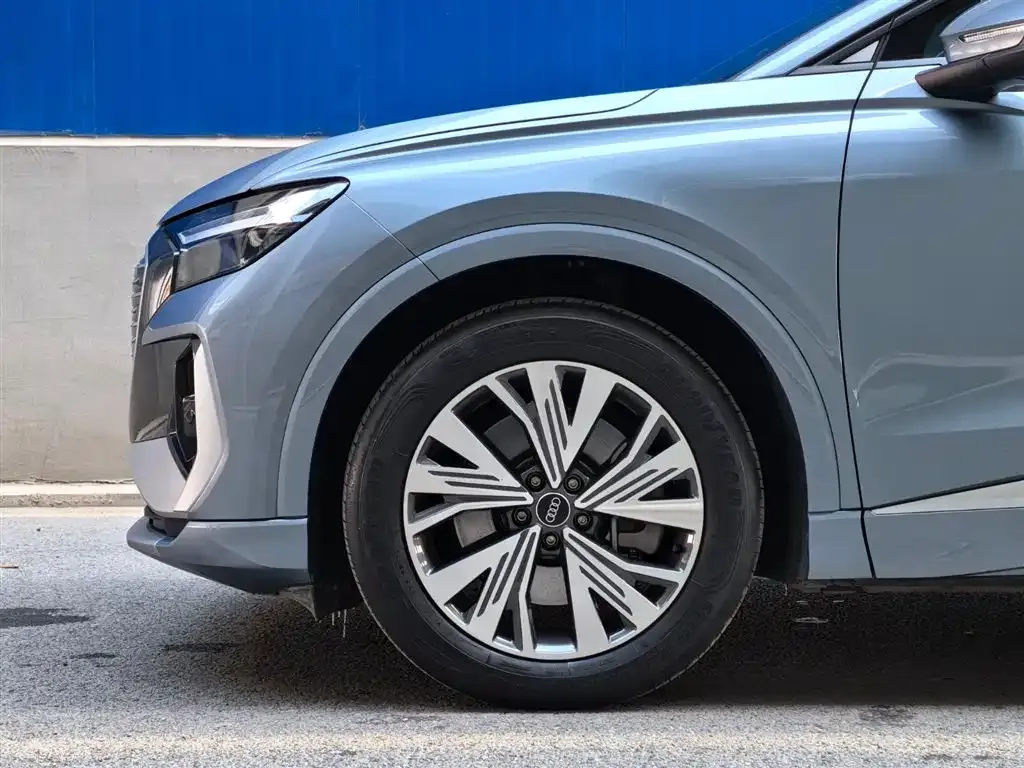 Audi Q4 e-tron — фото 10
