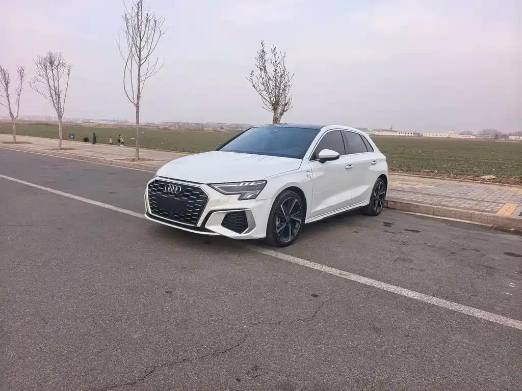 Audi A3 2023 из CN, фото 1