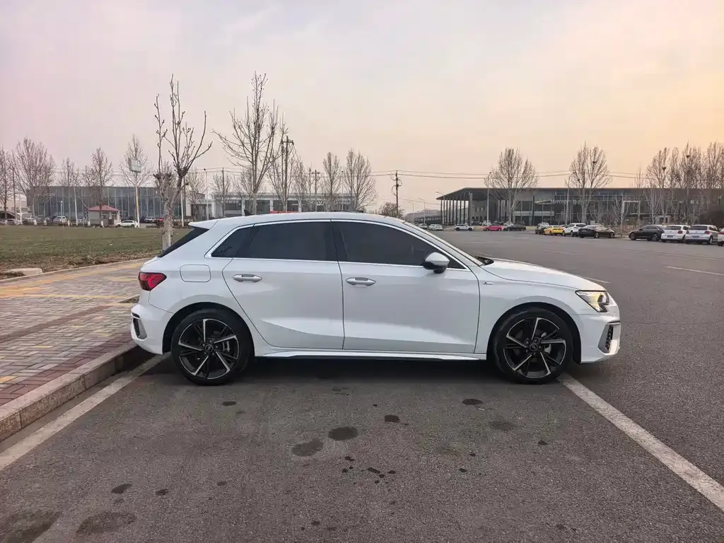 Audi A3 2023 из CN, фото 3
