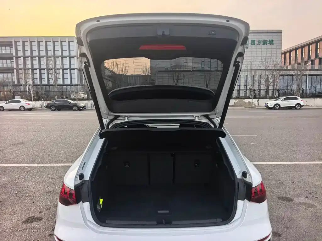 Audi A3 2023 из CN, фото 4