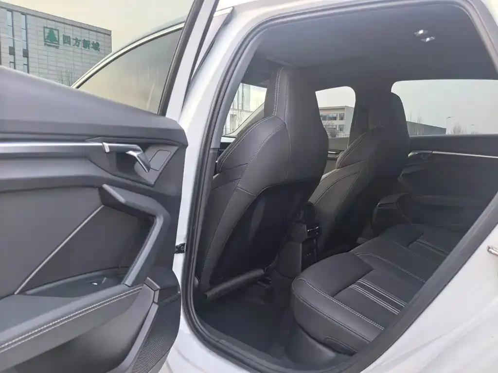 Audi A3 2023 из CN, фото 2