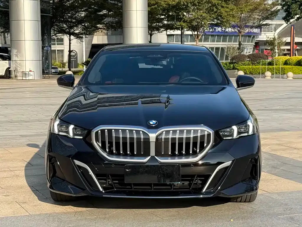 BMW 5 Series — фото 10