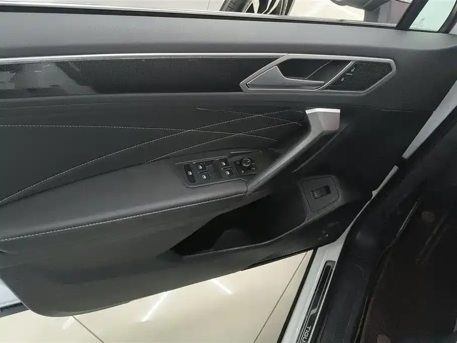 Volkswagen Tiguan L 2023 из CN, фото 2