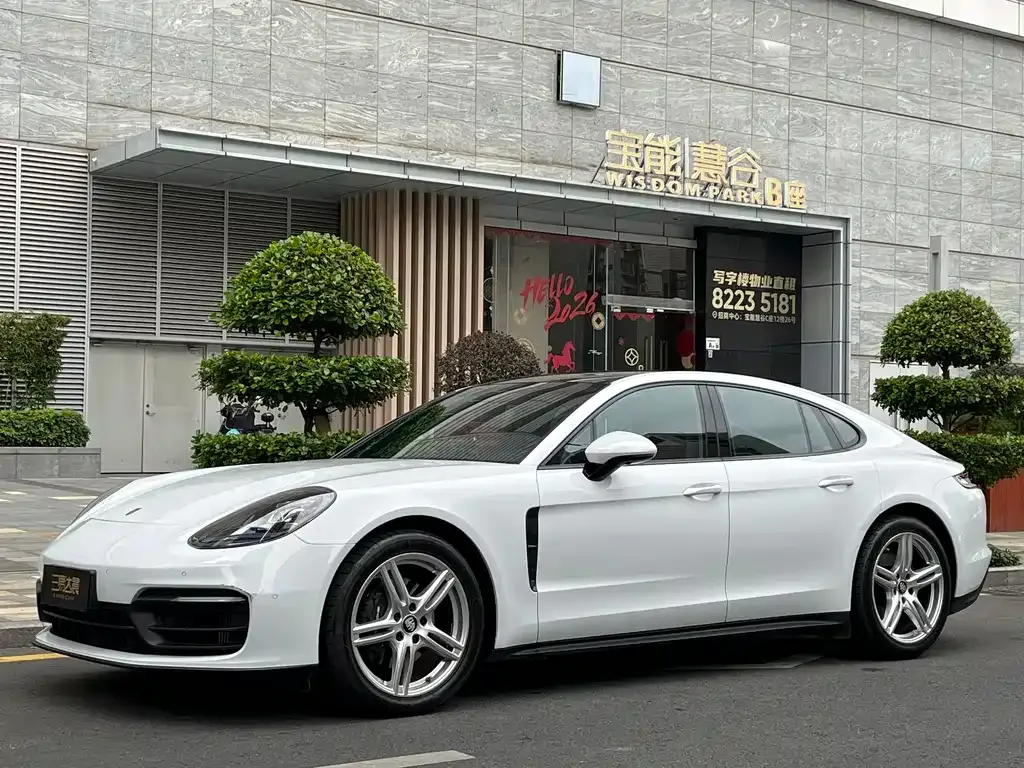 Porsche Panamera — фото 1