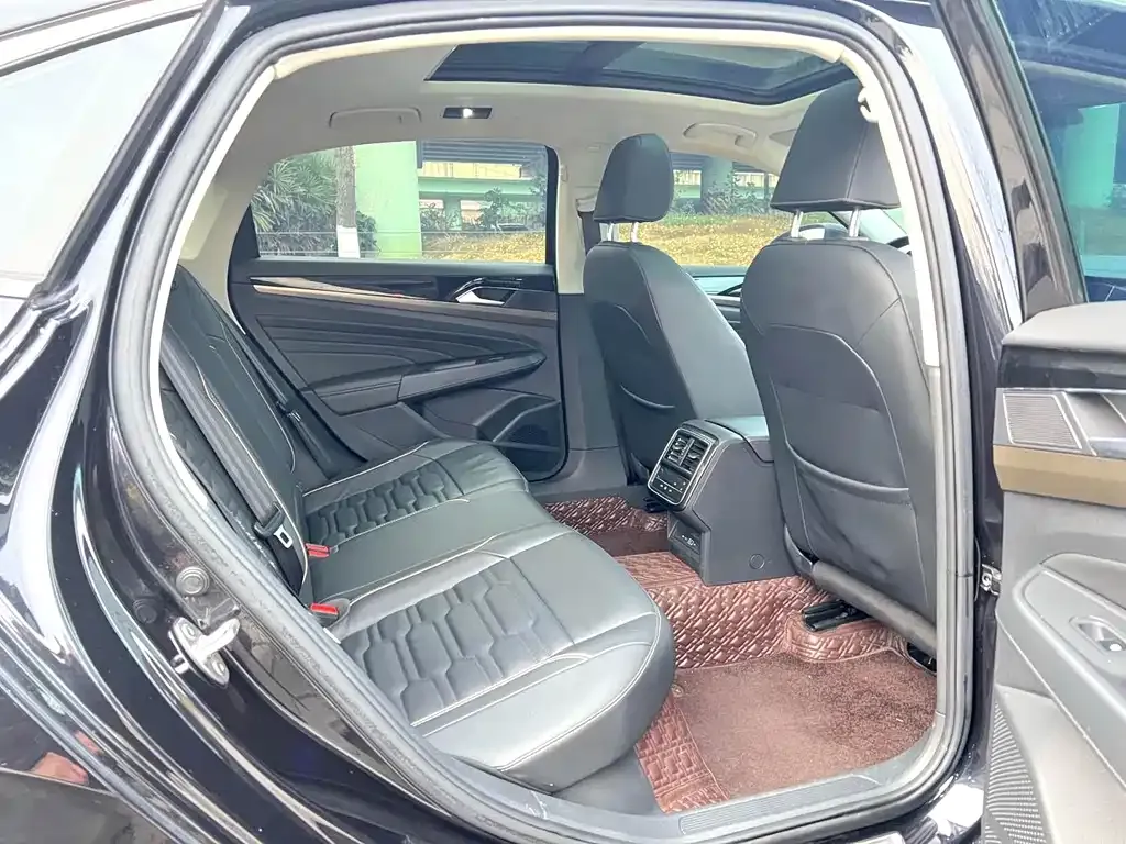 Volkswagen Passat — фото 9