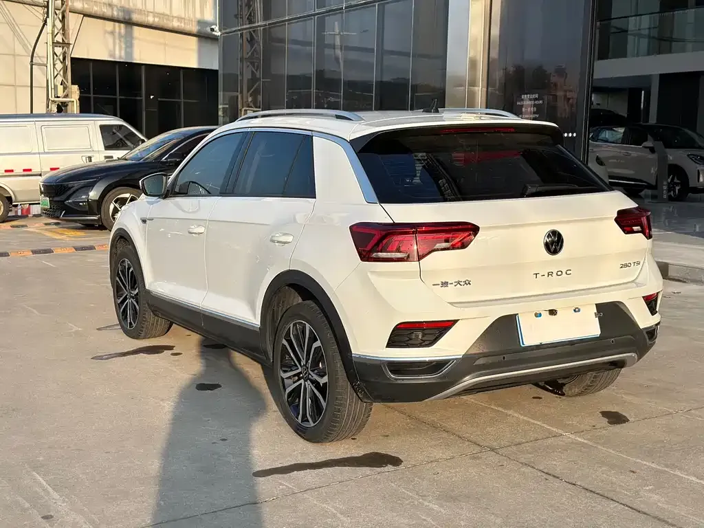 Volkswagen T-Roc — фото 6