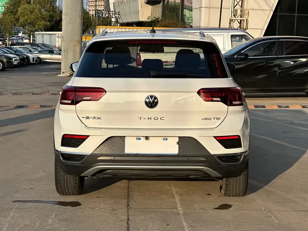 Volkswagen T-Roc — фото 10