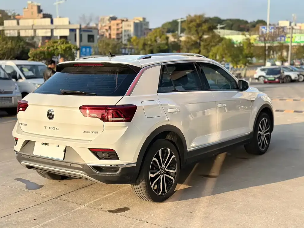 Volkswagen T-Roc — фото 2