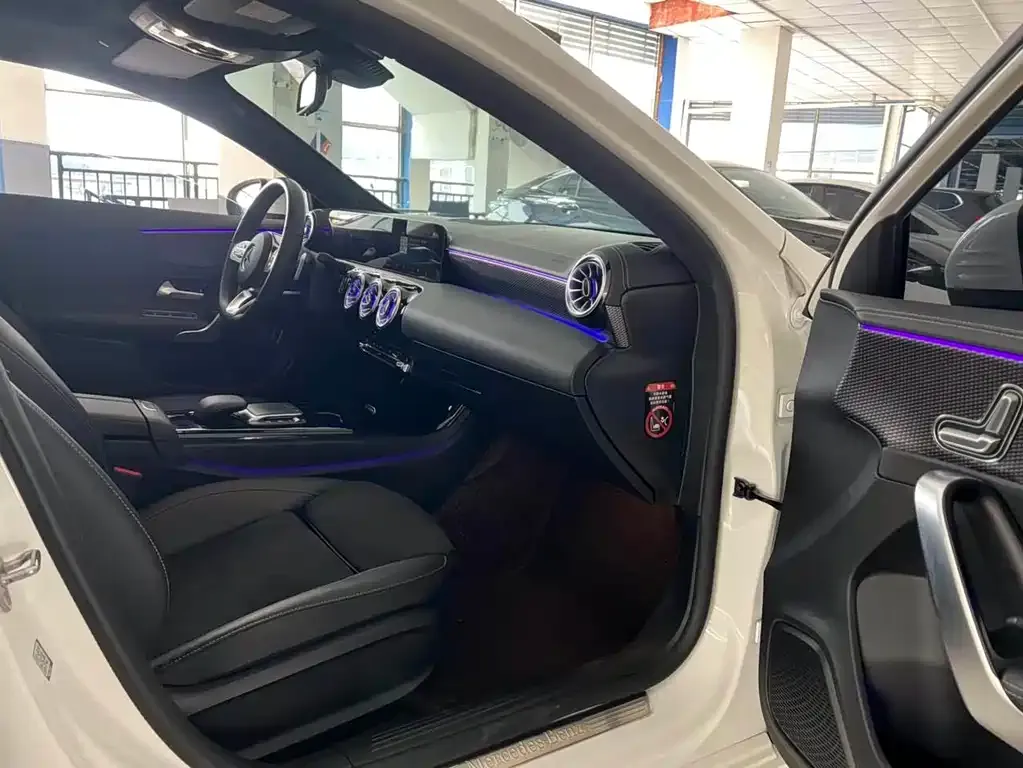 Mercedes-Benz A-Class 2023 из CN, фото 6