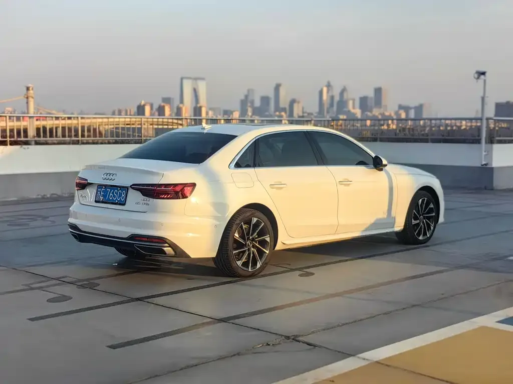 Audi A4L 2022 из CN, фото 5