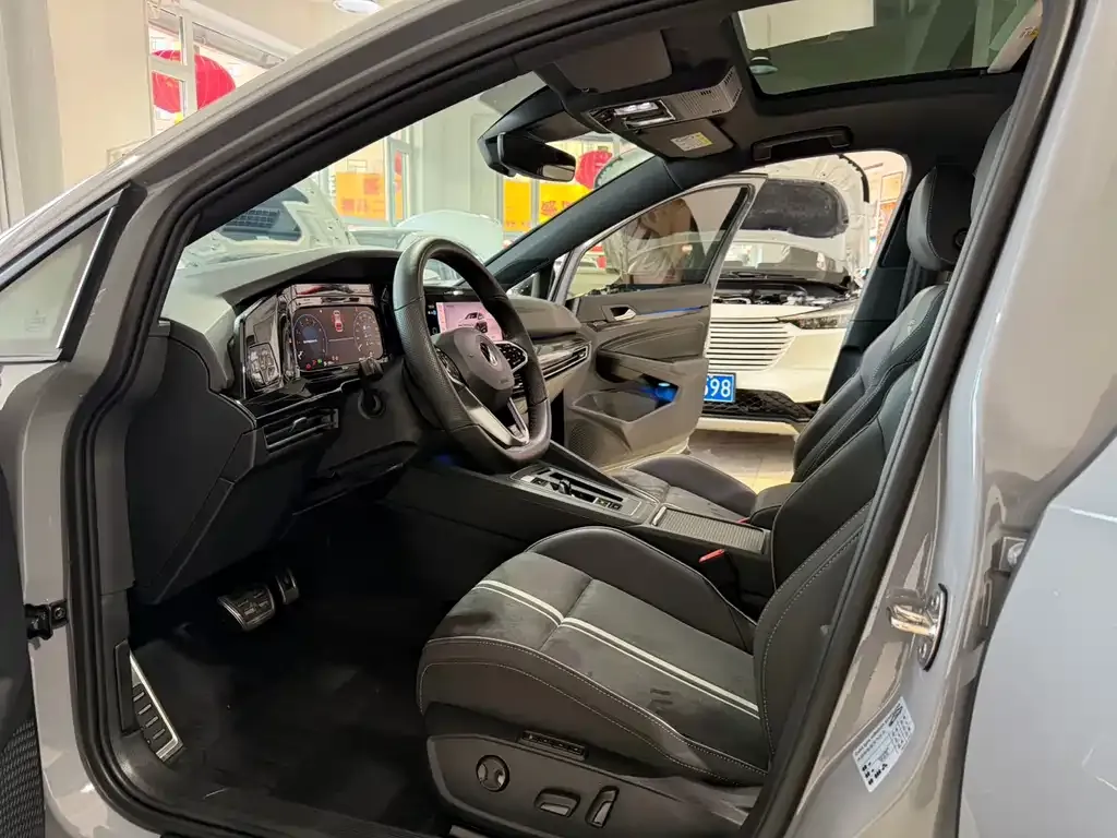 Volkswagen Golf 2022 из CN, фото 7