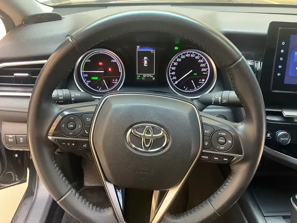 Toyota Camry — фото 6